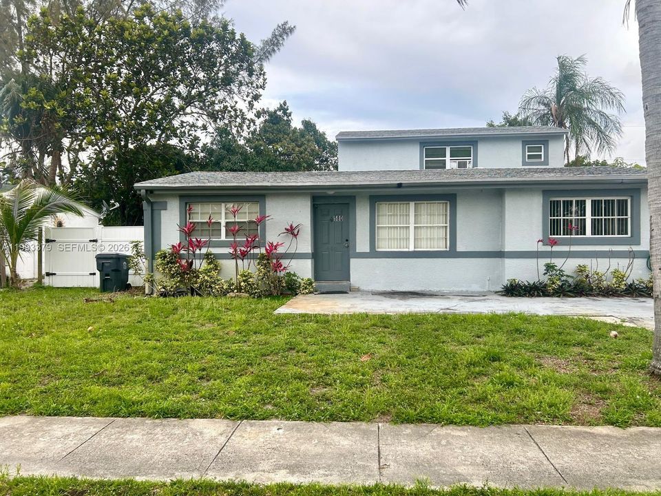 For Rent: $2,500 (2 beds, 1 baths, 750 Square Feet)