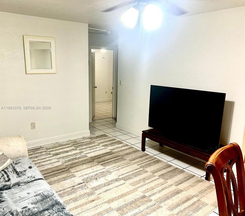 For Rent: $2,500 (2 beds, 1 baths, 750 Square Feet)