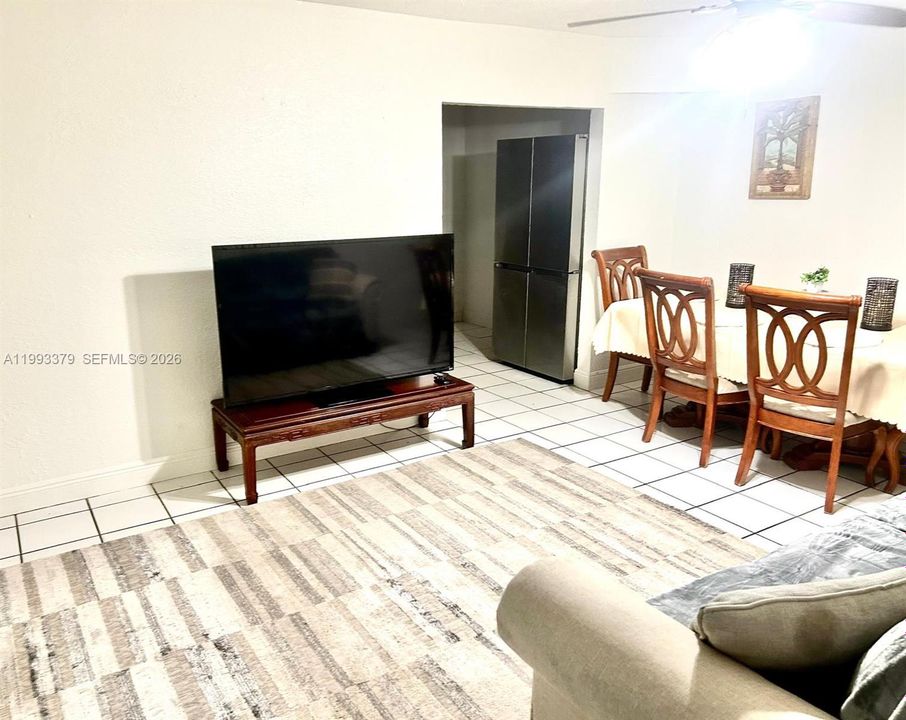For Rent: $2,500 (2 beds, 1 baths, 750 Square Feet)