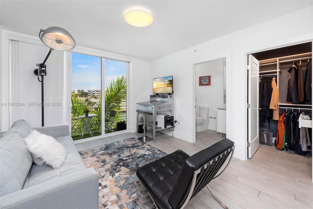 Active With Contract: $9,900 (3 beds, 3 baths, 2266 Square Feet)