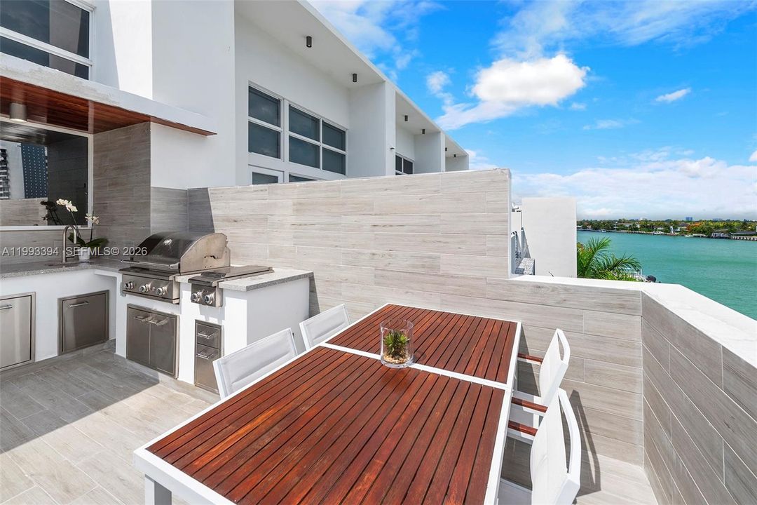 Active With Contract: $9,900 (3 beds, 3 baths, 2266 Square Feet)