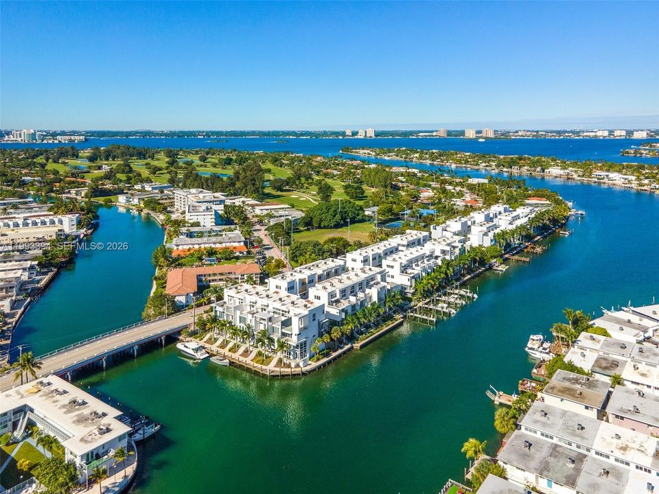 Active With Contract: $9,900 (3 beds, 3 baths, 2266 Square Feet)