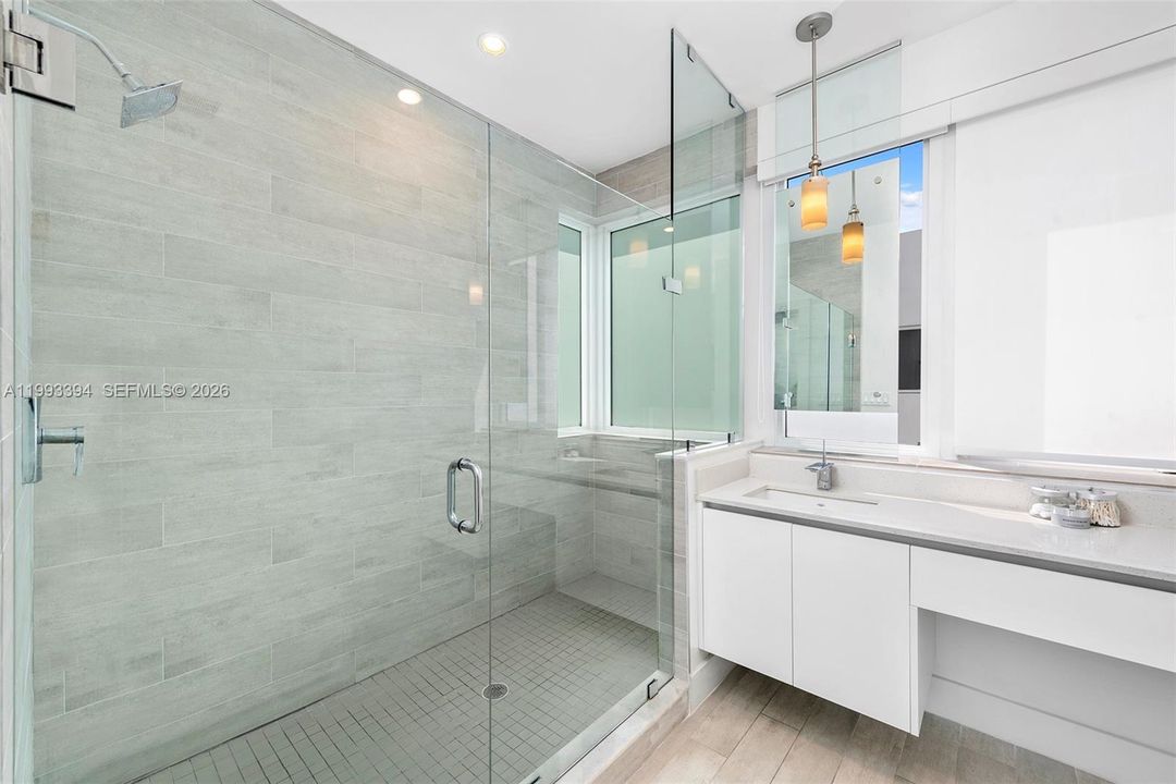 Active With Contract: $9,900 (3 beds, 3 baths, 2266 Square Feet)