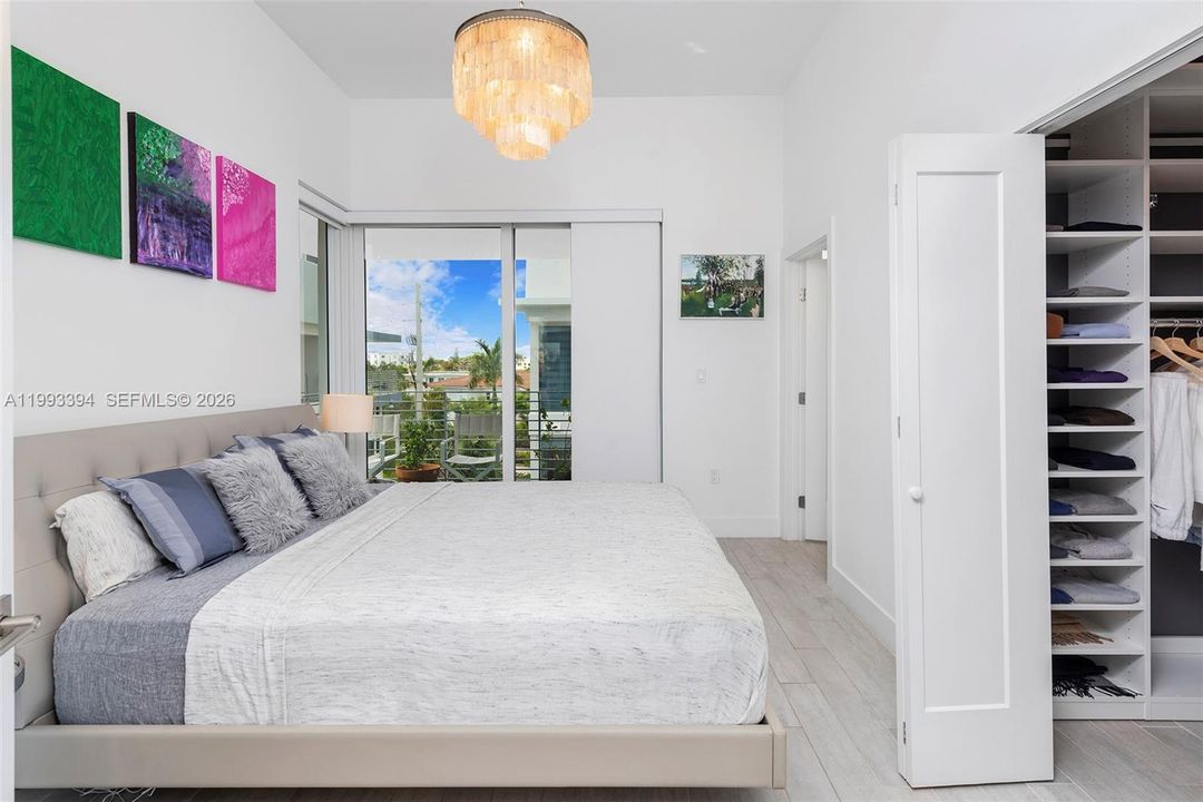 Active With Contract: $9,900 (3 beds, 3 baths, 2266 Square Feet)