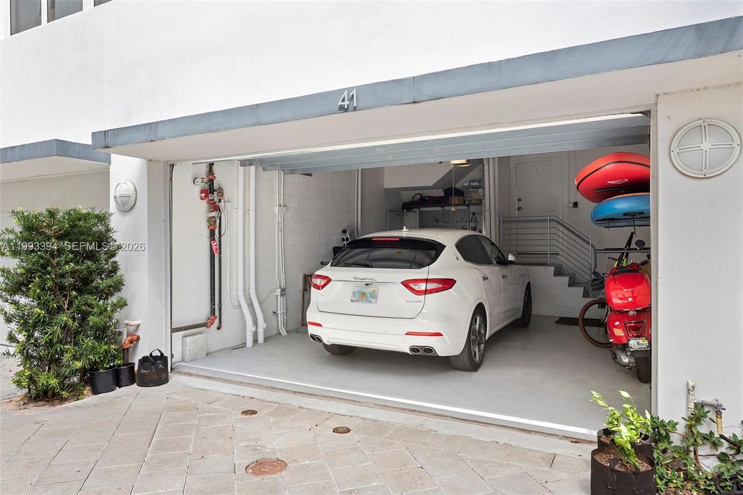Active With Contract: $9,900 (3 beds, 3 baths, 2266 Square Feet)