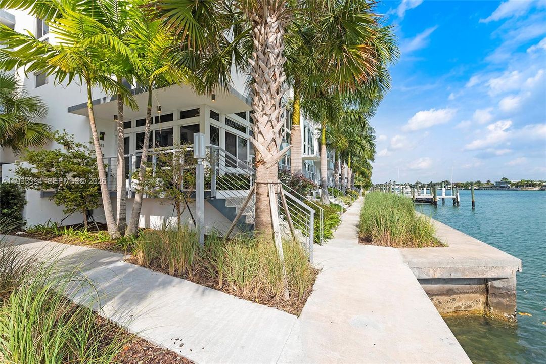Active With Contract: $9,900 (3 beds, 3 baths, 2266 Square Feet)