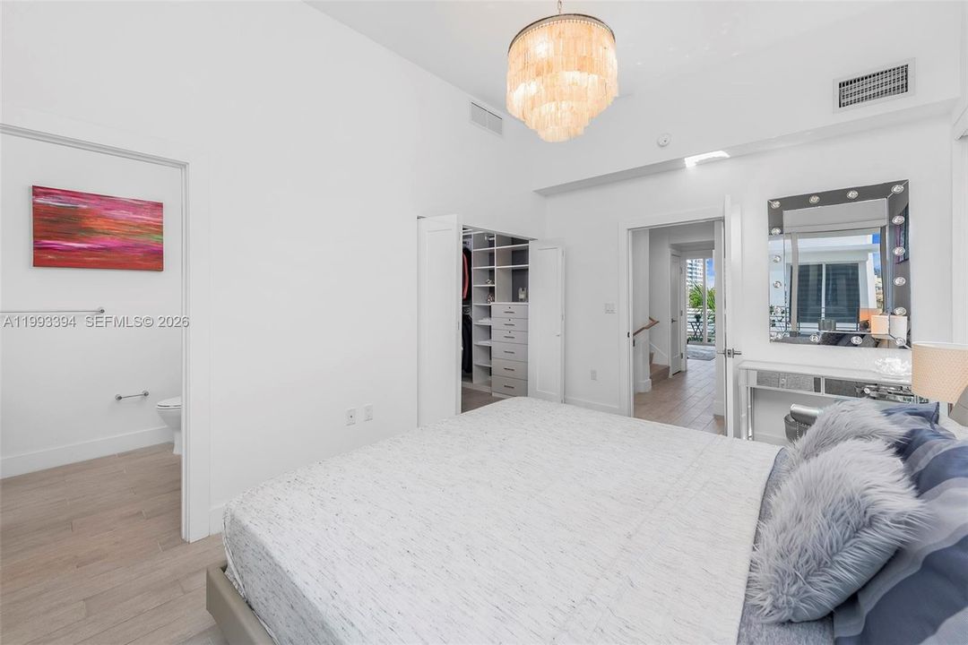 Active With Contract: $9,900 (3 beds, 3 baths, 2266 Square Feet)