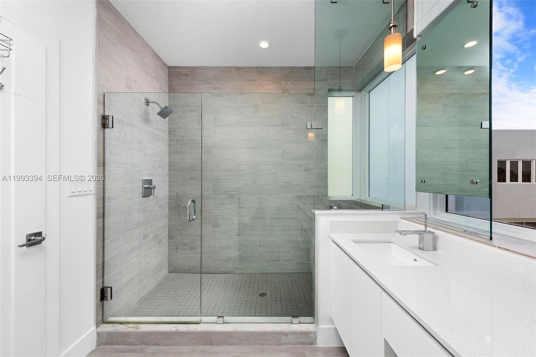 Active With Contract: $9,900 (3 beds, 3 baths, 2266 Square Feet)