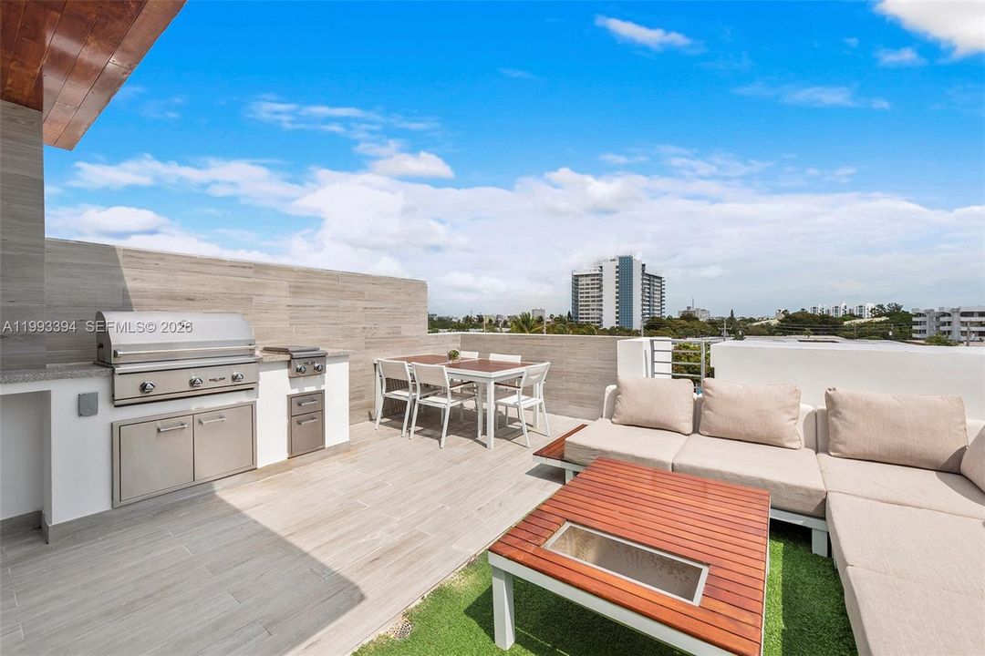 Active With Contract: $9,900 (3 beds, 3 baths, 2266 Square Feet)