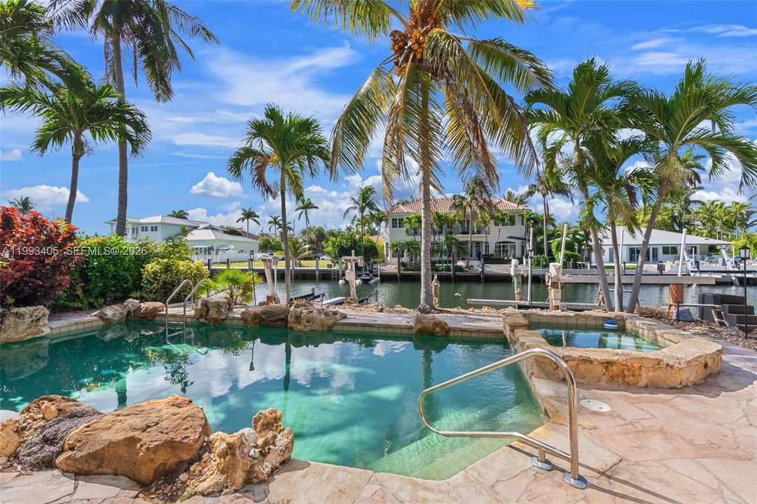 For Sale: $2,100,000 (3 beds, 4 baths, 2919 Square Feet)