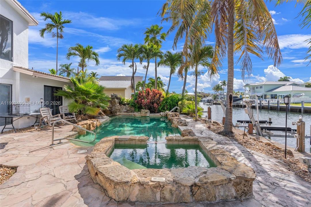 For Sale: $2,100,000 (3 beds, 4 baths, 2919 Square Feet)