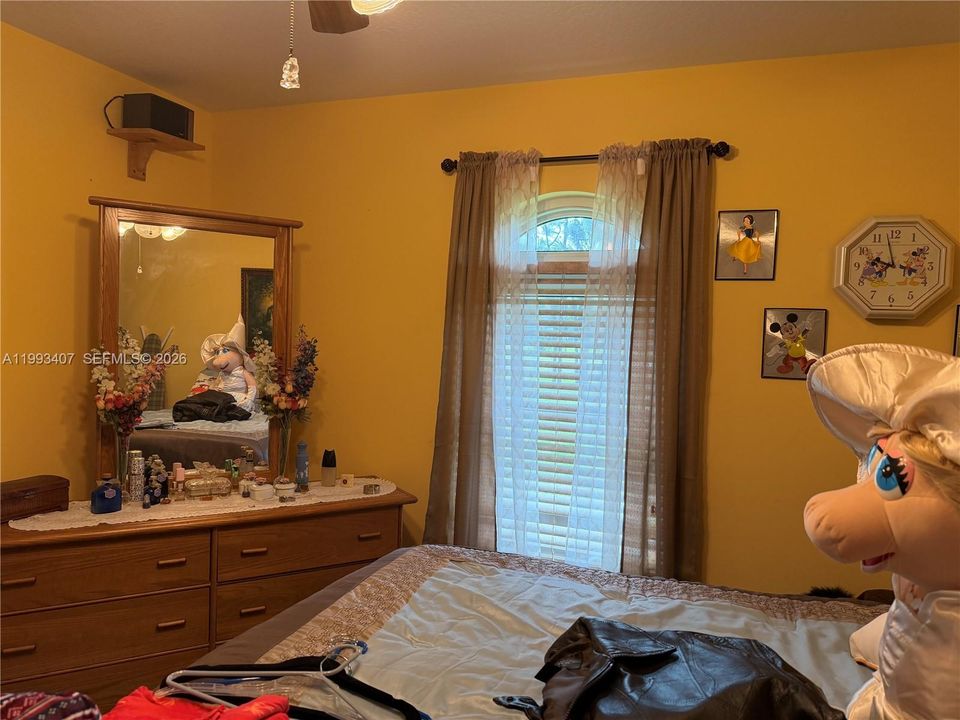 En Venta: $699,900 (4 camas, 3 baños, 2200 Pies cuadrados)