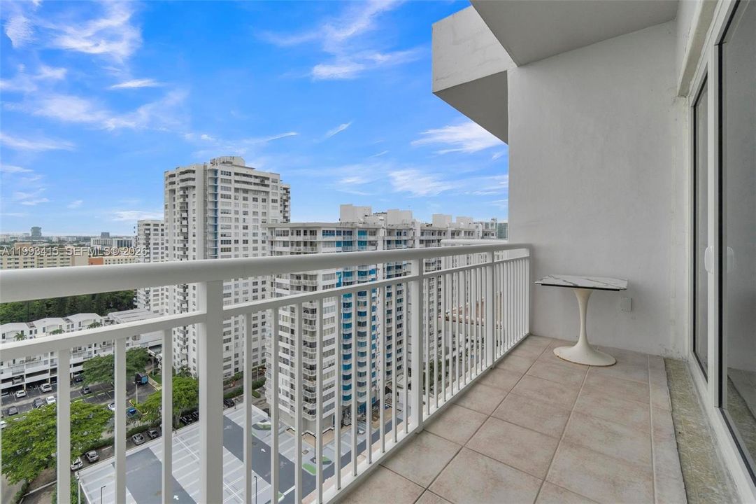For Sale: $489,900 (2 beds, 2 baths, 1605 Square Feet)