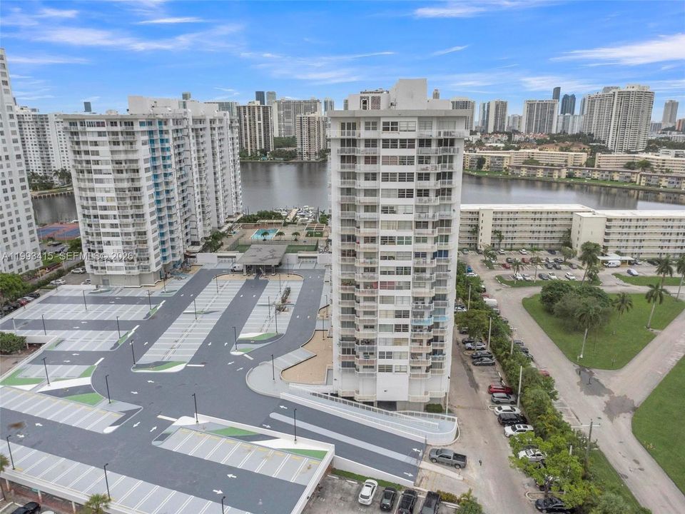 For Sale: $489,900 (2 beds, 2 baths, 1605 Square Feet)