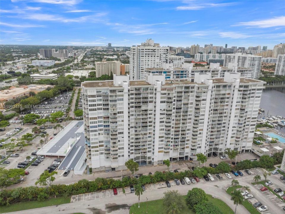 For Sale: $489,900 (2 beds, 2 baths, 1605 Square Feet)