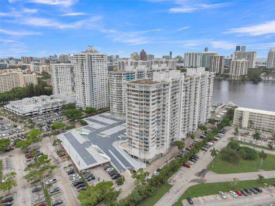 For Sale: $489,900 (2 beds, 2 baths, 1605 Square Feet)