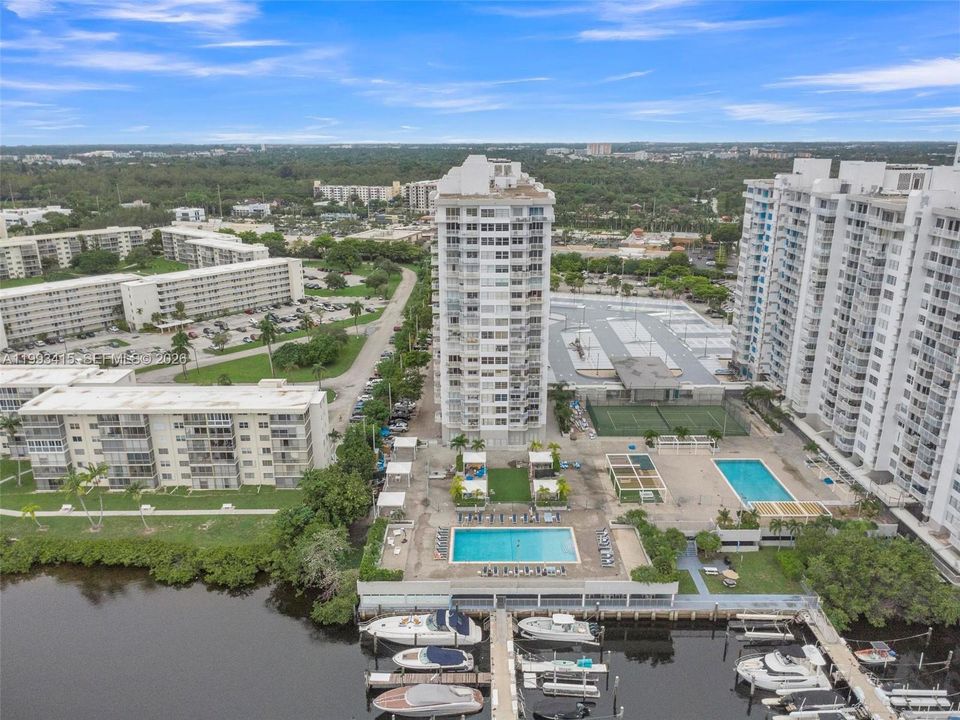 For Sale: $489,900 (2 beds, 2 baths, 1605 Square Feet)