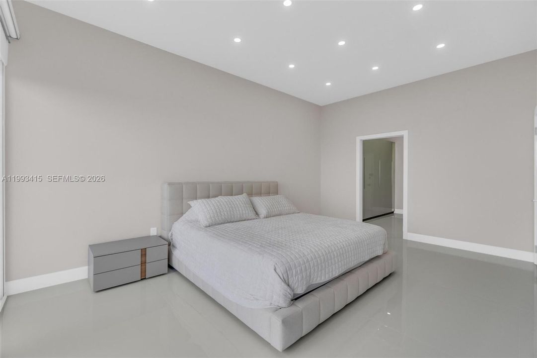 For Sale: $489,900 (2 beds, 2 baths, 1605 Square Feet)