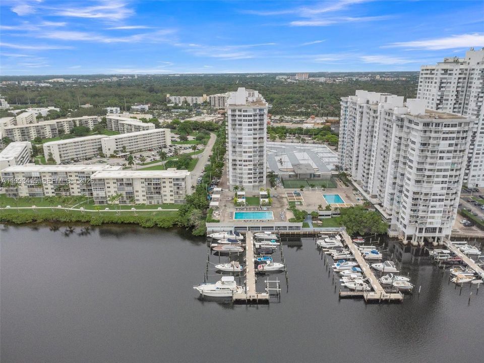 For Sale: $489,900 (2 beds, 2 baths, 1605 Square Feet)