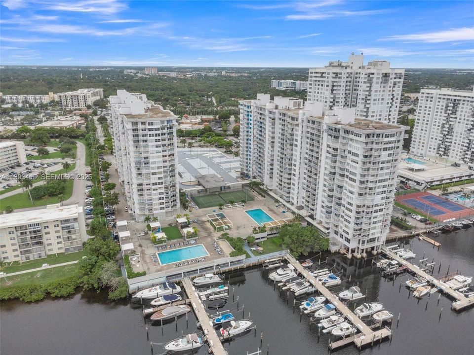 For Sale: $489,900 (2 beds, 2 baths, 1605 Square Feet)