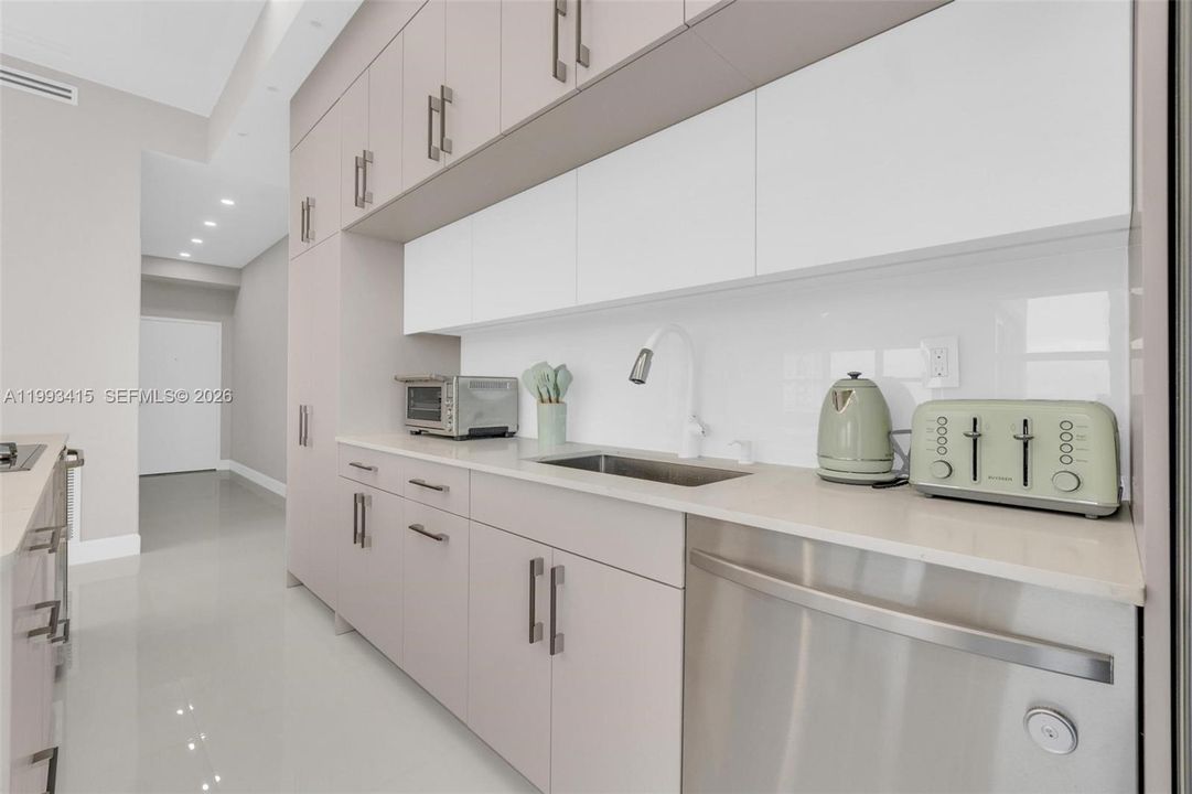 For Sale: $489,900 (2 beds, 2 baths, 1605 Square Feet)