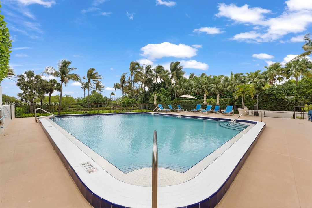 Active With Contract: $920,000 (2 beds, 2 baths, 1108 Square Feet)