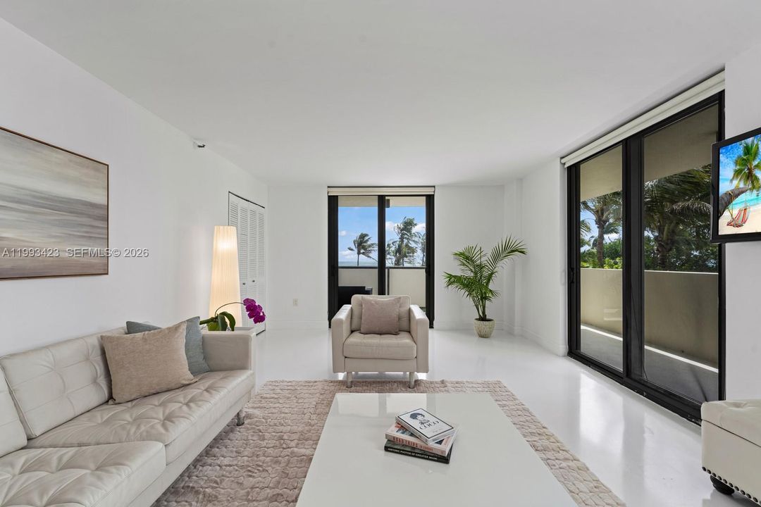 Active With Contract: $920,000 (2 beds, 2 baths, 1108 Square Feet)
