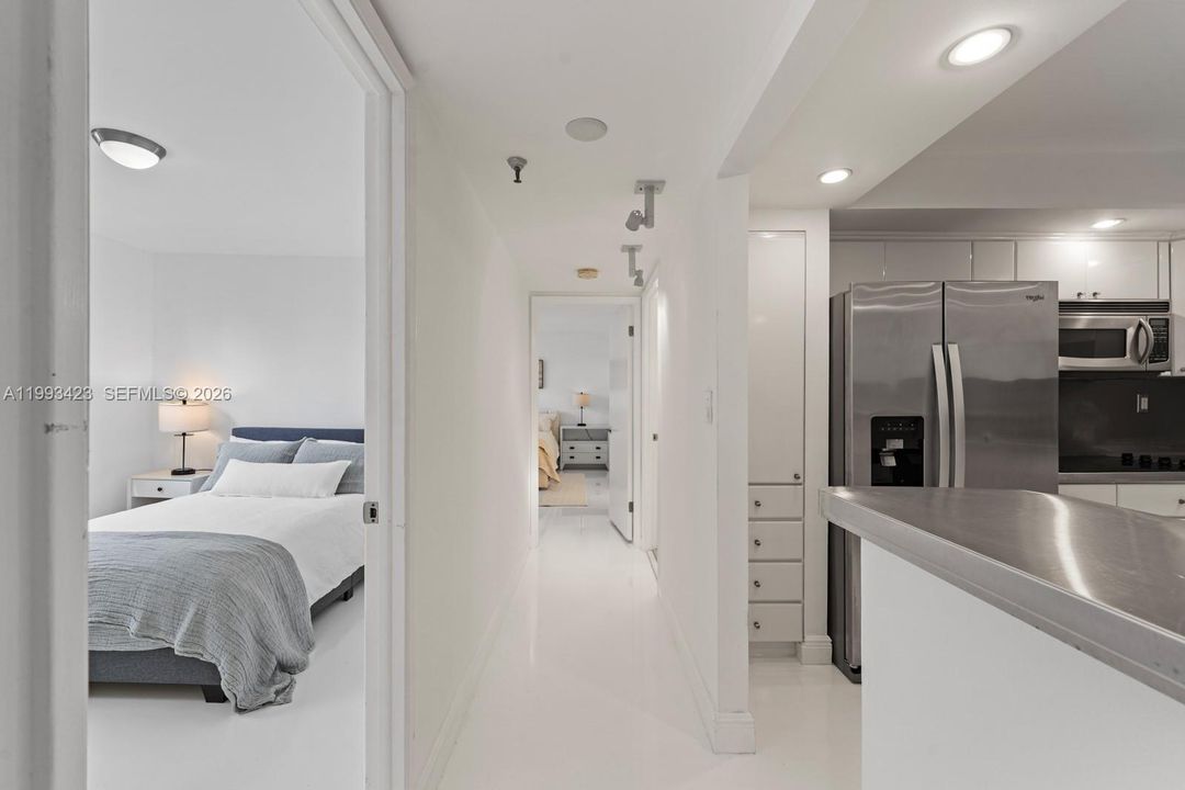 Active With Contract: $920,000 (2 beds, 2 baths, 1108 Square Feet)
