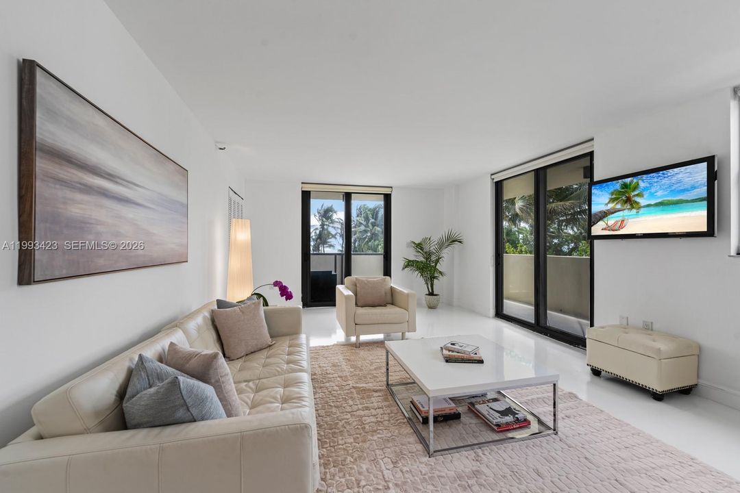 Active With Contract: $920,000 (2 beds, 2 baths, 1108 Square Feet)