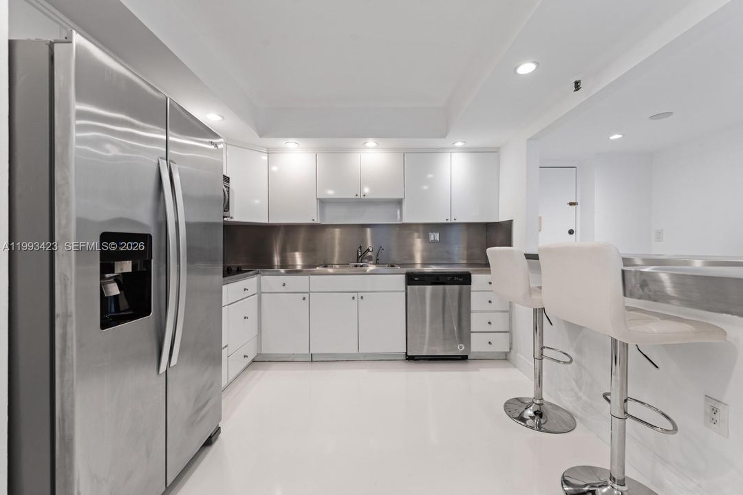 Active With Contract: $920,000 (2 beds, 2 baths, 1108 Square Feet)