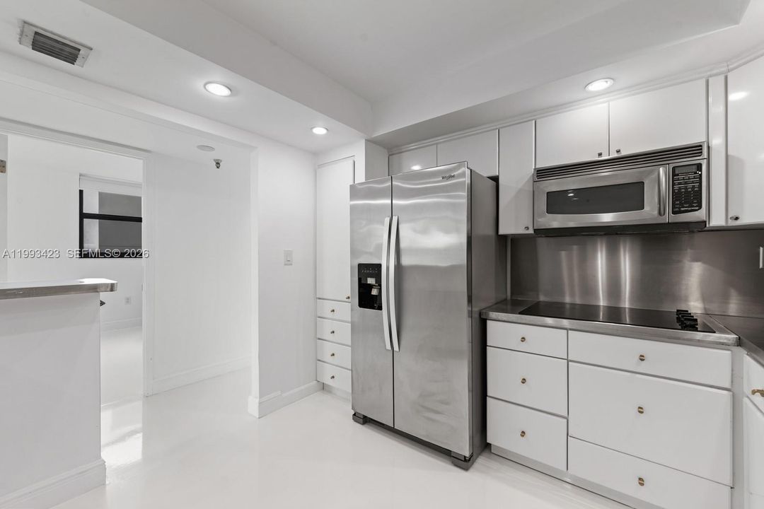 Active With Contract: $920,000 (2 beds, 2 baths, 1108 Square Feet)