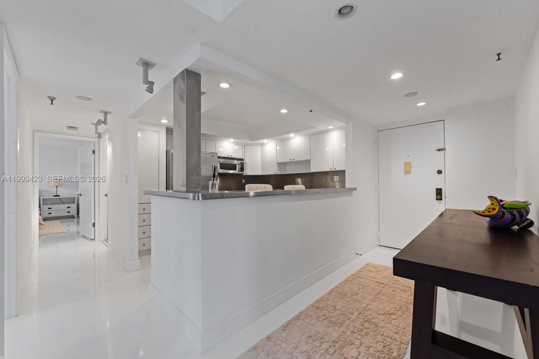 Active With Contract: $920,000 (2 beds, 2 baths, 1108 Square Feet)