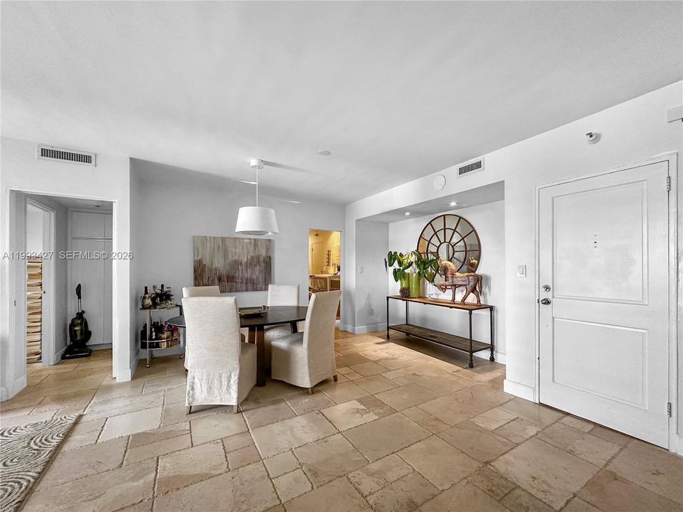 待售: $480,000 (1 贝兹, 1 浴室, 1019 平方英尺)