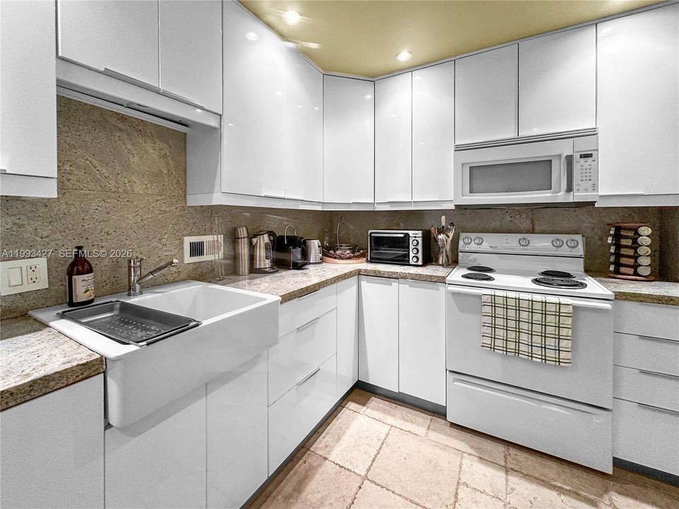 待售: $480,000 (1 贝兹, 1 浴室, 1019 平方英尺)