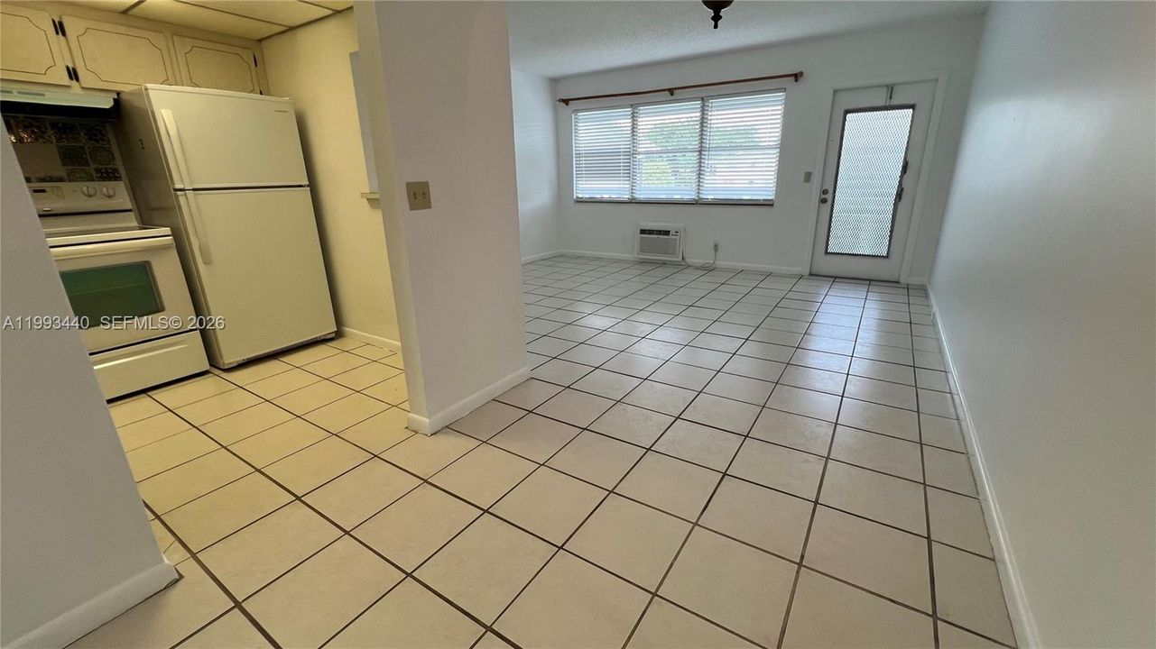 For Rent: $1,350 (1 beds, 1 baths, 585 Square Feet)