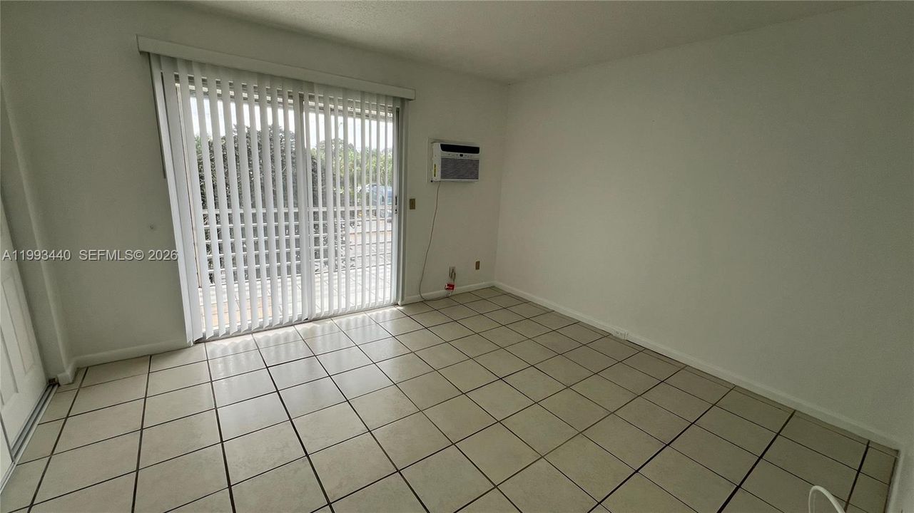 For Rent: $1,350 (1 beds, 1 baths, 585 Square Feet)