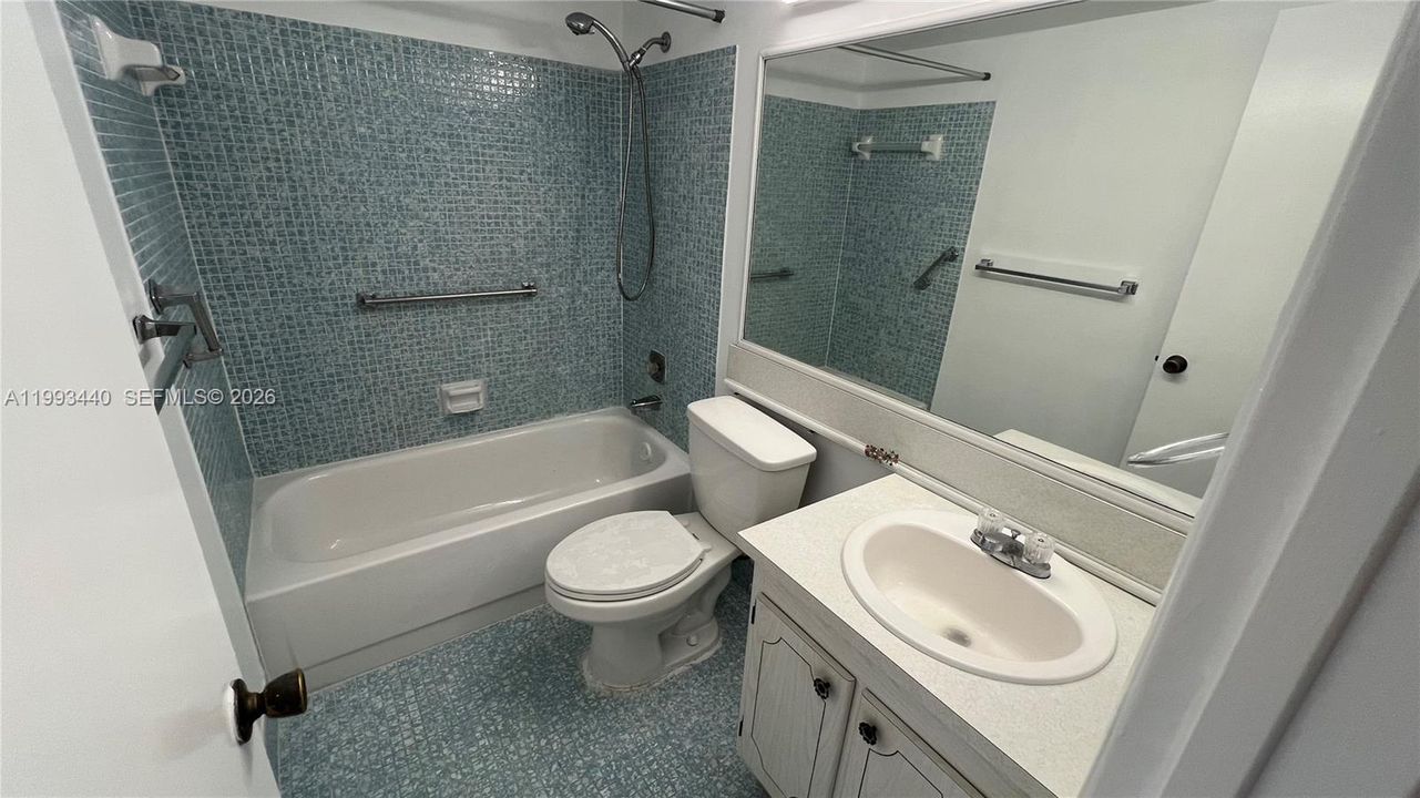 For Rent: $1,350 (1 beds, 1 baths, 585 Square Feet)
