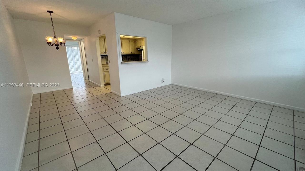 For Rent: $1,350 (1 beds, 1 baths, 585 Square Feet)