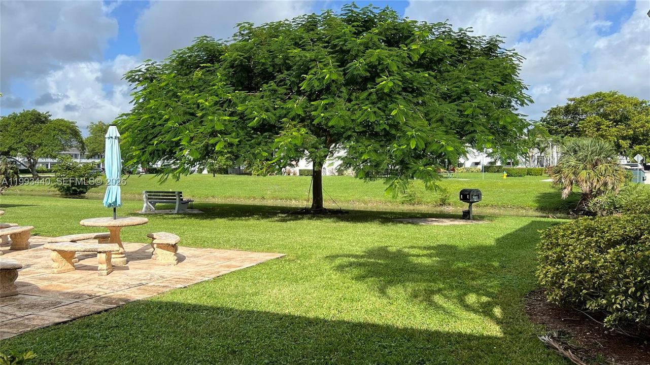 For Rent: $1,350 (1 beds, 1 baths, 585 Square Feet)