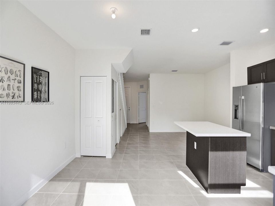 En Renta: $2,950 (3 camas, 3 baños, 1332 Pies cuadrados)