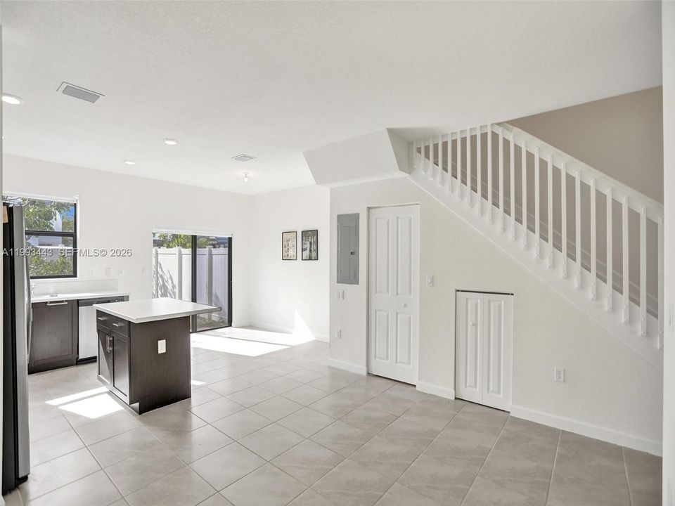 En Renta: $2,950 (3 camas, 3 baños, 1332 Pies cuadrados)