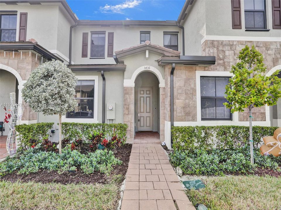 En Renta: $2,950 (3 camas, 3 baños, 1332 Pies cuadrados)