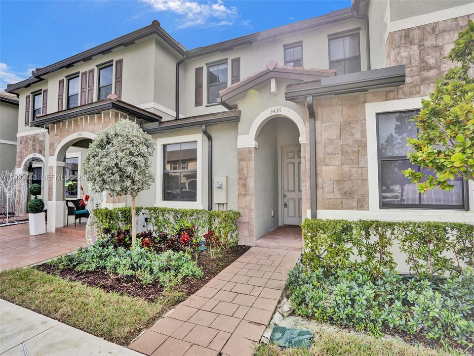 En Renta: $2,950 (3 camas, 3 baños, 1332 Pies cuadrados)