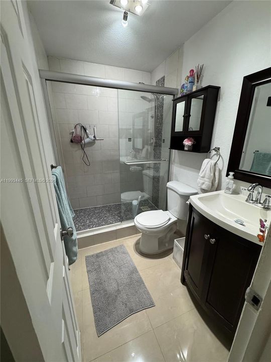 Active With Contract: $245,000 (2 beds, 2 baths, 980 Square Feet)