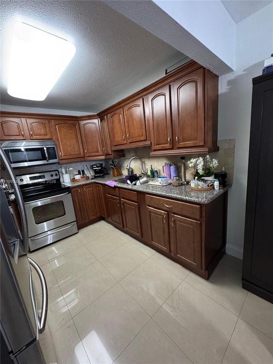 Active With Contract: $245,000 (2 beds, 2 baths, 980 Square Feet)