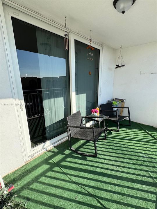 Active With Contract: $245,000 (2 beds, 2 baths, 980 Square Feet)
