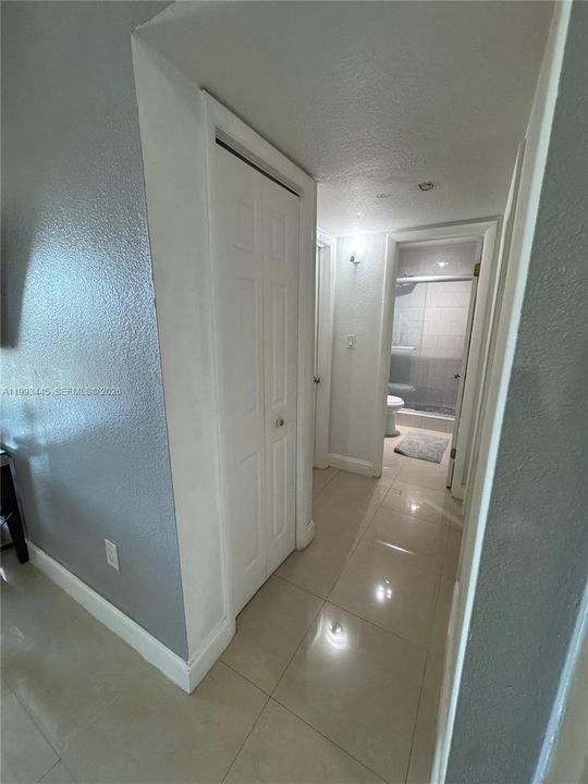Active With Contract: $245,000 (2 beds, 2 baths, 980 Square Feet)