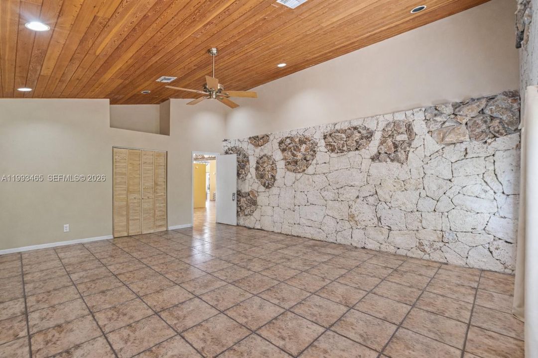 En Venta: $2,250,000 (6 camas, 4 baños, 5151 Pies cuadrados)