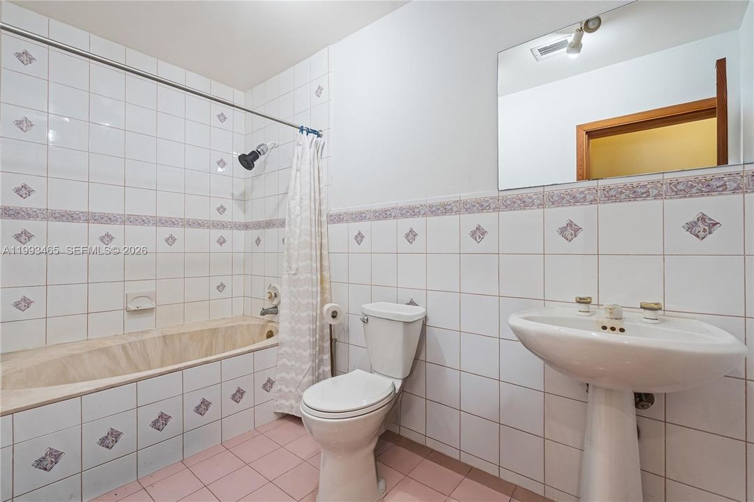En Venta: $2,250,000 (6 camas, 4 baños, 5151 Pies cuadrados)