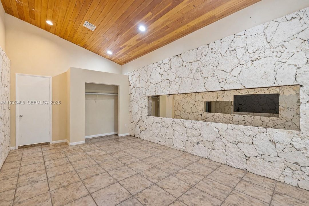 En Venta: $2,250,000 (6 camas, 4 baños, 5151 Pies cuadrados)